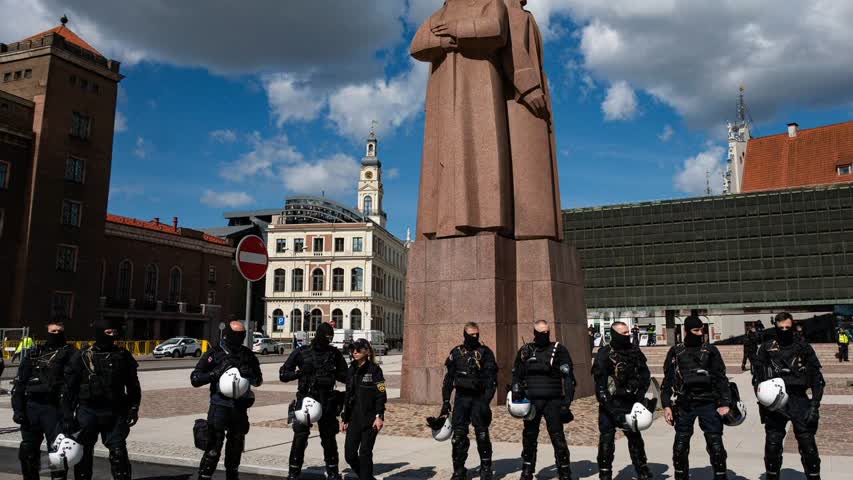 Фото - Власти Риги отказались передать России монумент Освободителям Риги